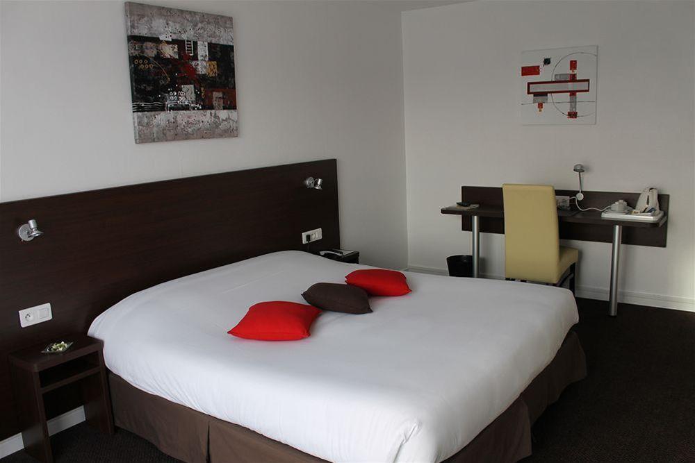 Logis Hotel & Restaurant - Le Relais De Montigny Montigny  Екстериор снимка