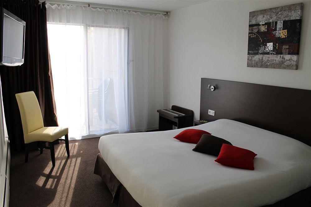Logis Hotel & Restaurant - Le Relais De Montigny Montigny  Екстериор снимка