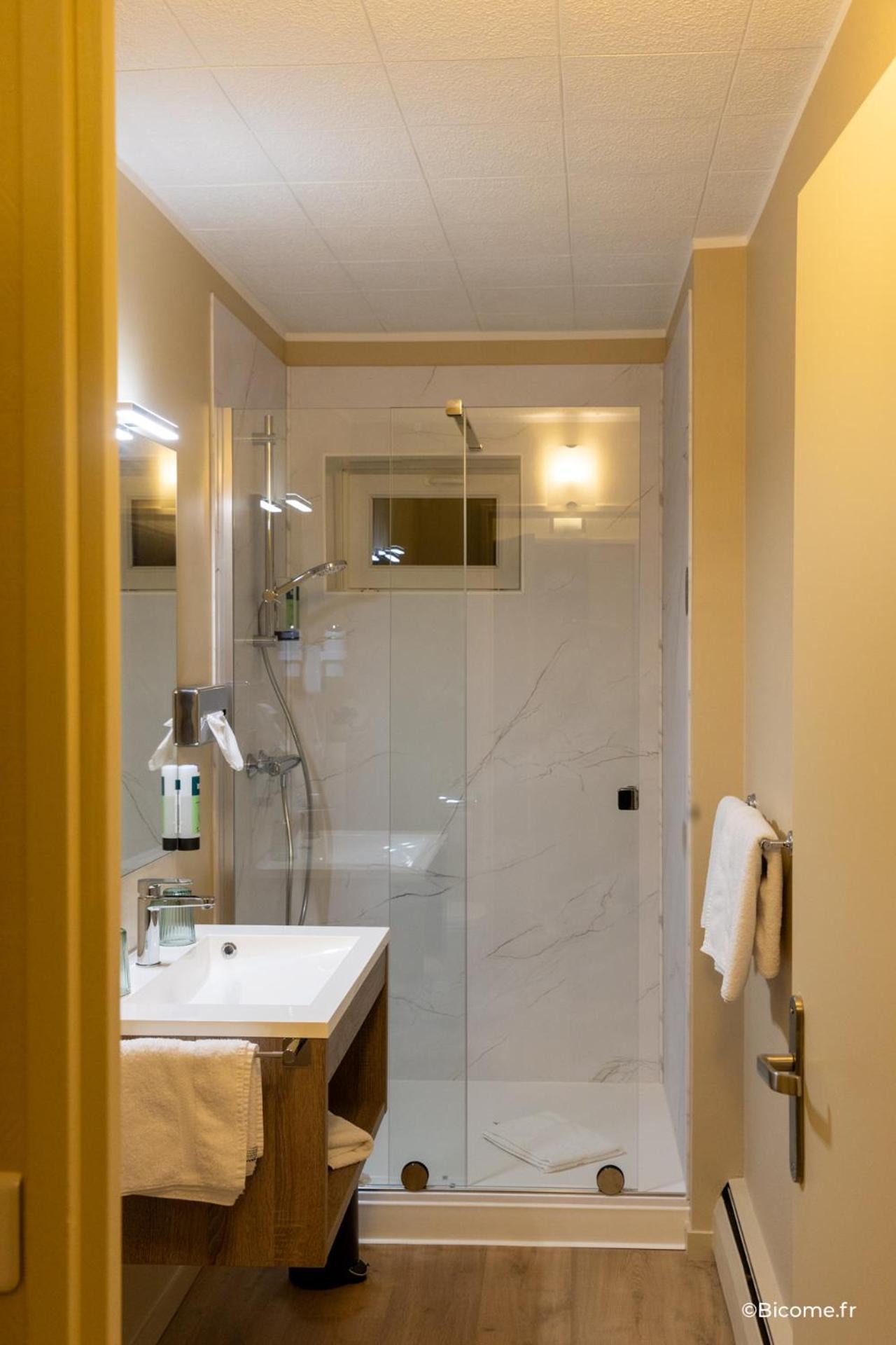 Logis Hotel & Restaurant - Le Relais De Montigny Montigny  Екстериор снимка