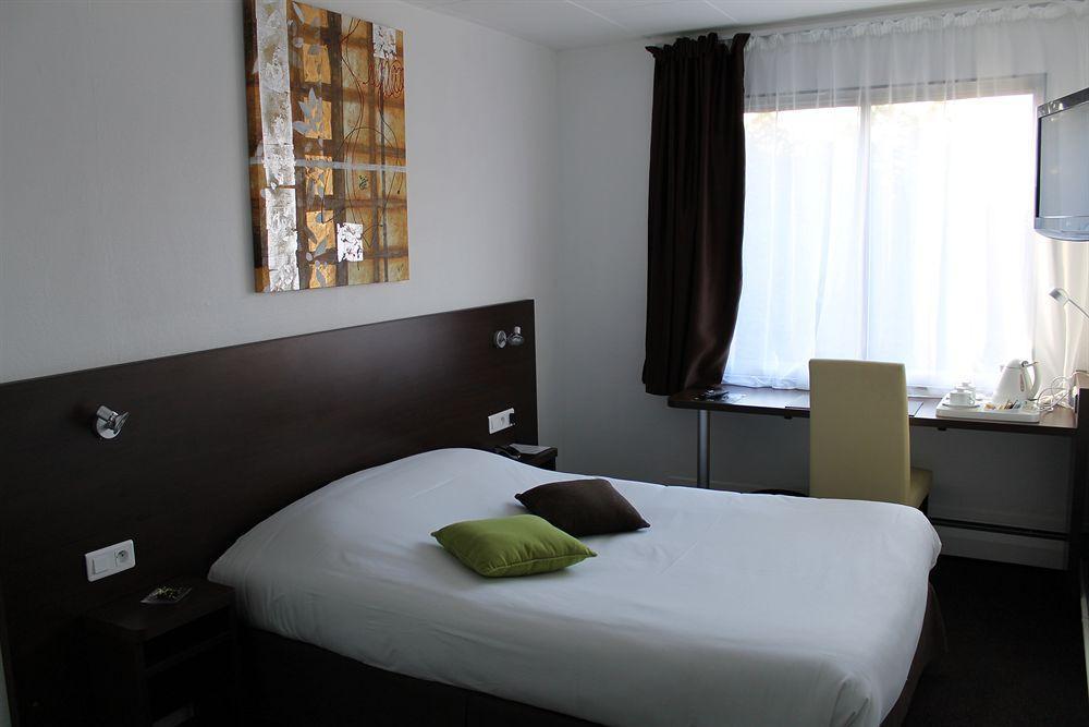 Logis Hotel & Restaurant - Le Relais De Montigny Montigny  Екстериор снимка